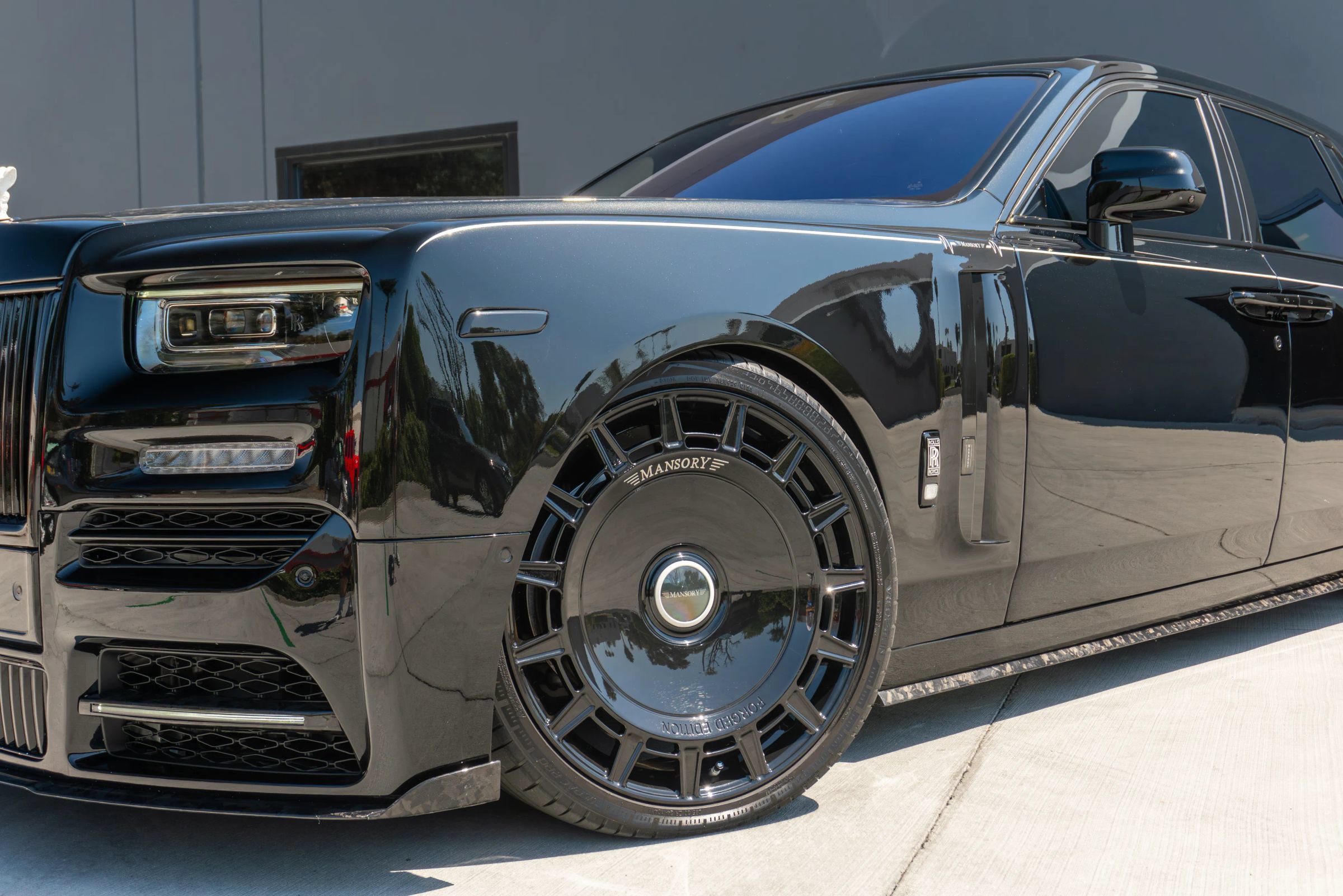 Used 2024 Rolls-Royce Phantom Sedan w/ The Phantom Package RWD image 26