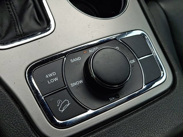 Used 2021 Jeep Grand Cherokee Limited AWD/4WD image 25