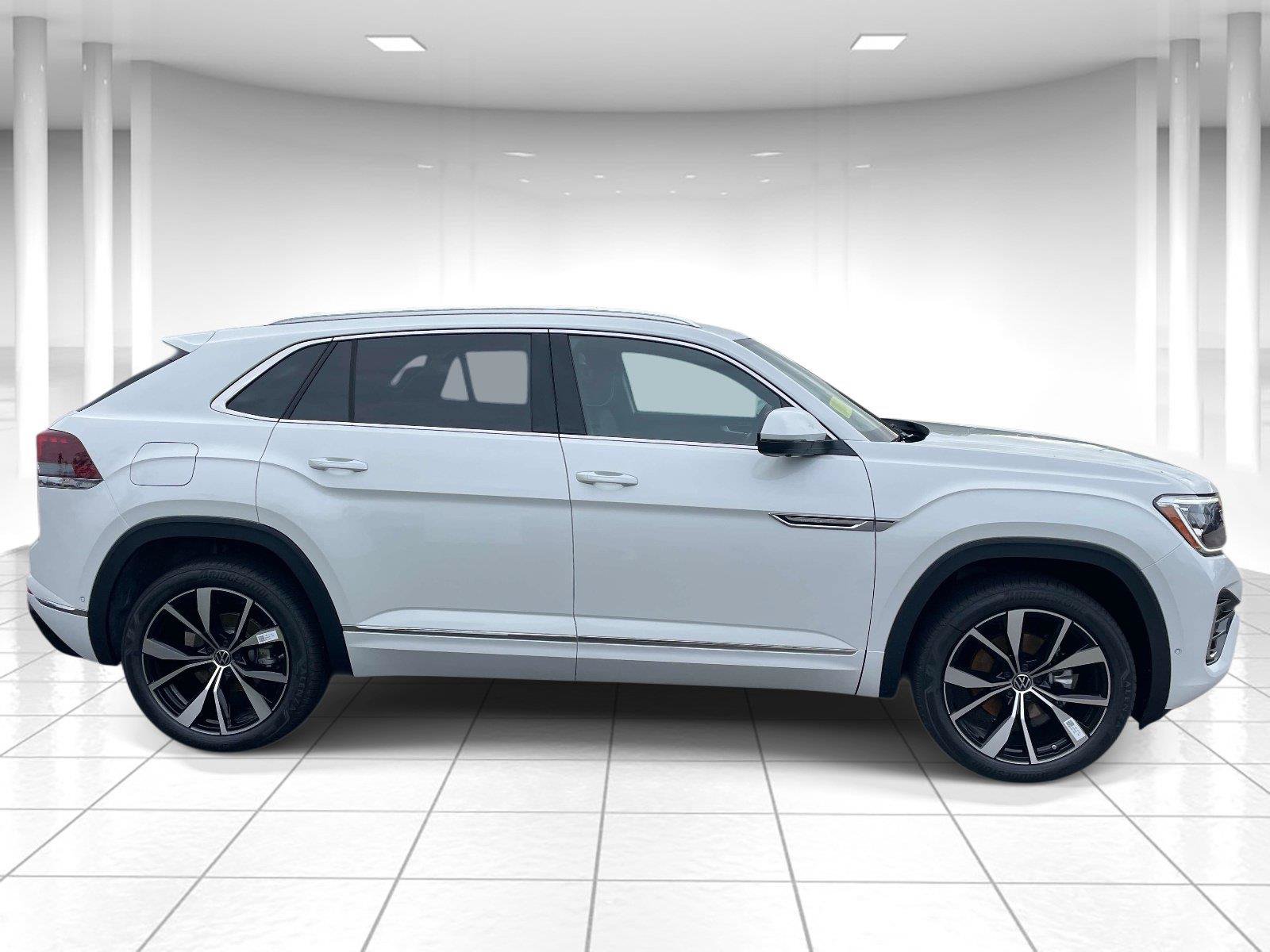 New 2026 Volkswagen Atlas Cross Sport SEL Premium R-Line AWD/4WD image 2