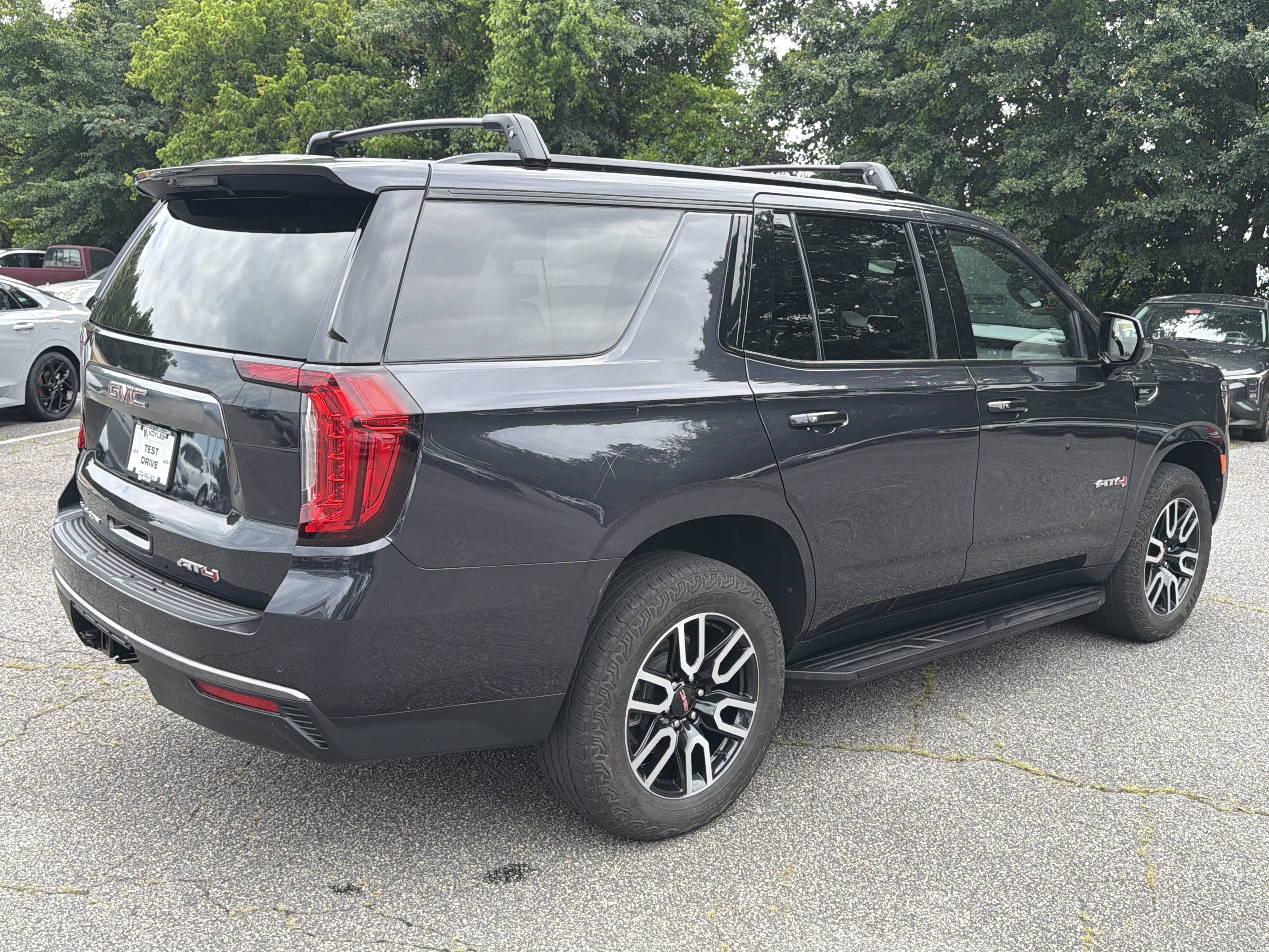 Used 2024 GMC Yukon AT4 AWD/4WD image 7