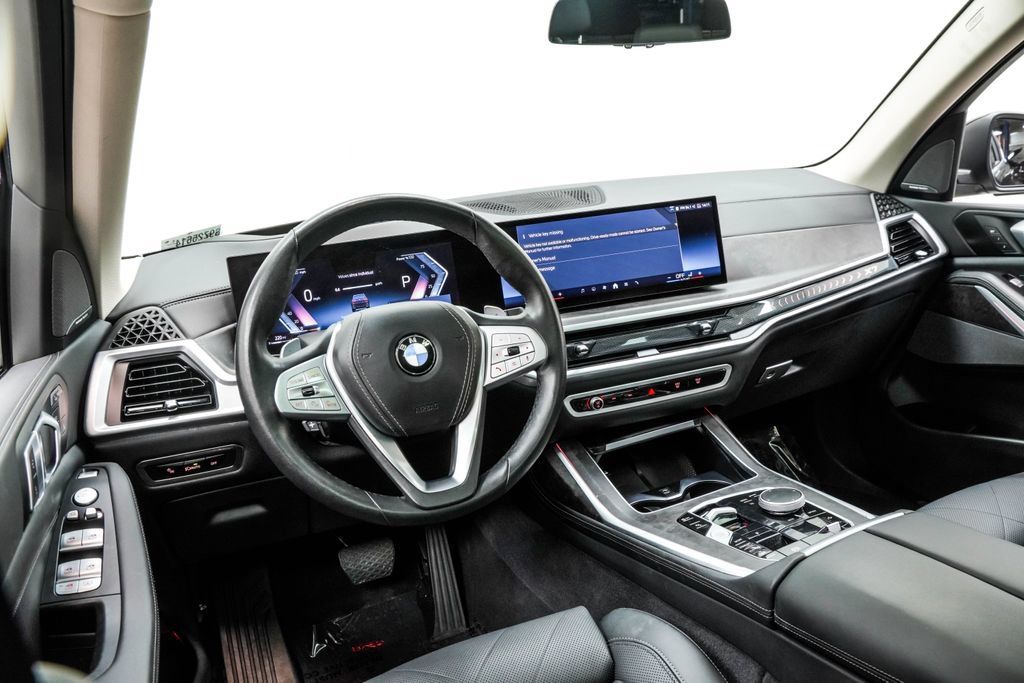 Used 2025 BMW X7 xDrive40i AWD/4WD image 4