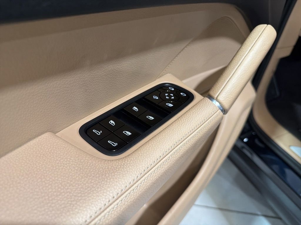 Used 2019 Porsche Cayenne image 27