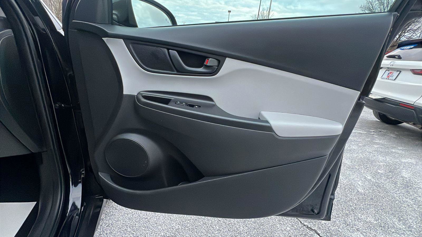 Used 2023 Hyundai Kona SEL w/ Cargo Package image 12