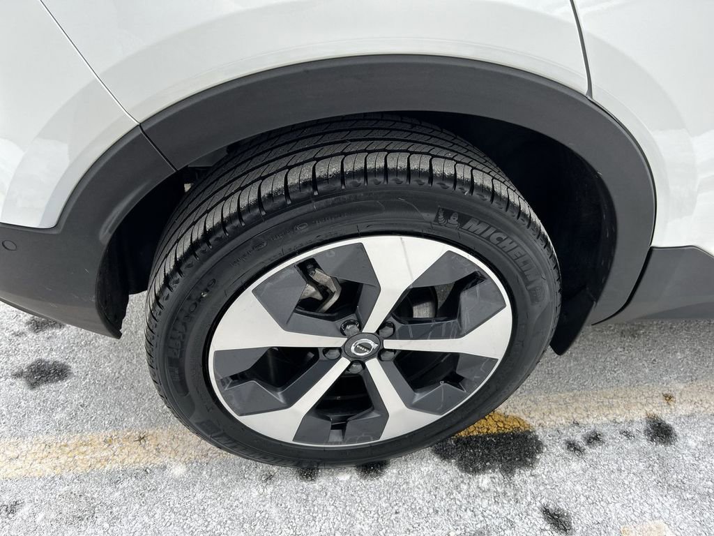 New 2026 Volvo XC40 B5 Plus w/ Protection Package Premier AWD/4WD image 12