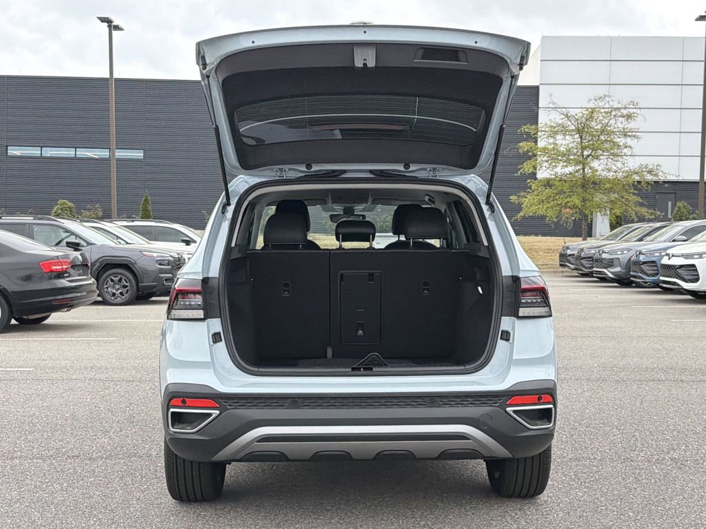 New 2026 Volkswagen Taos SE image 13