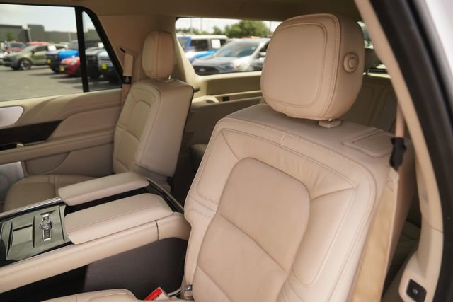 Used 2019 Lincoln Navigator L Reserve image 14
