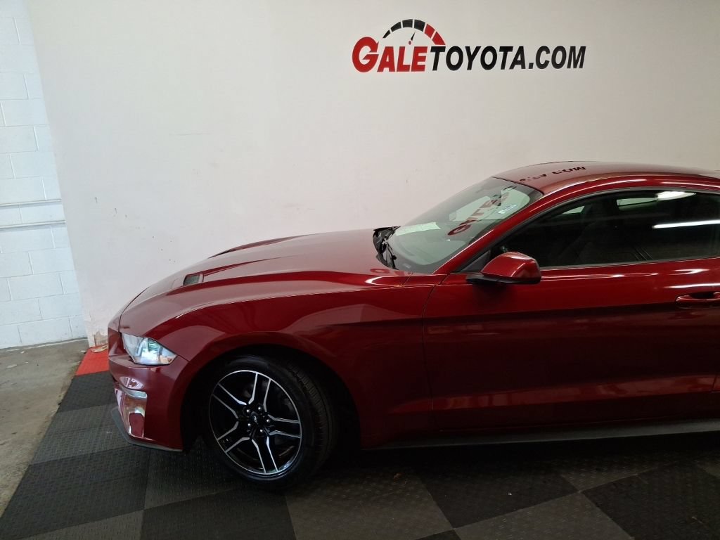 Used 2018 Ford Mustang Coupe RWD image 5
