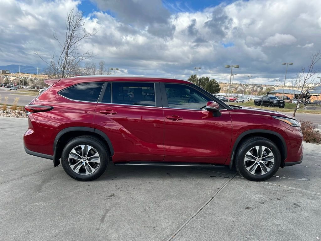 Used 2026 Toyota Highlander XLE image 9