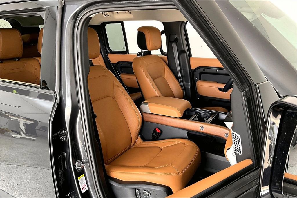Used 2023 Land Rover Defender 130 First Edition image 10