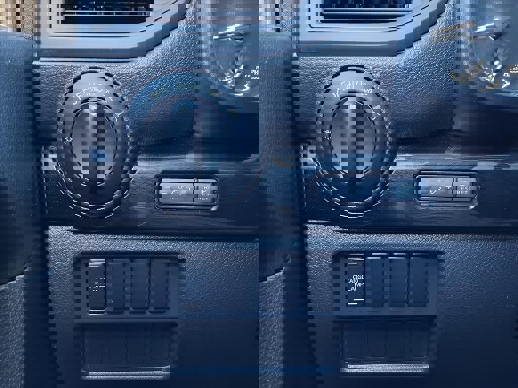 Used 2023 Nissan Titan SV image 22