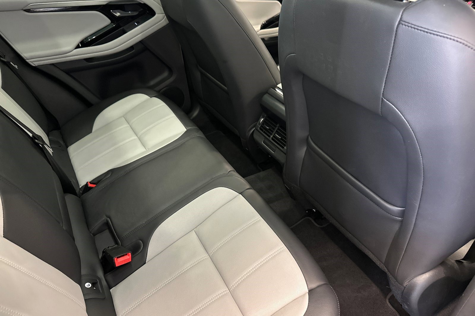 Used 2022 Land Rover Range Rover Evoque R-Dynamic S image 29