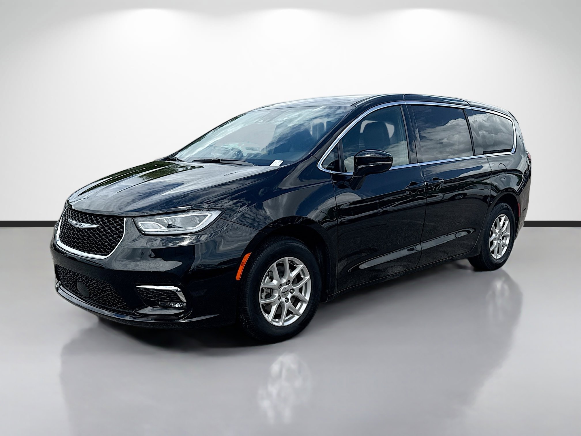 Used 2025 Chrysler Pacifica Select FWD image 7