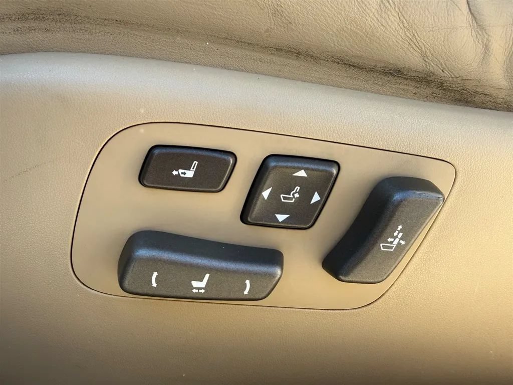 Used 2009 Lexus LS 460 w/ Comfort Pkg RWD image 23