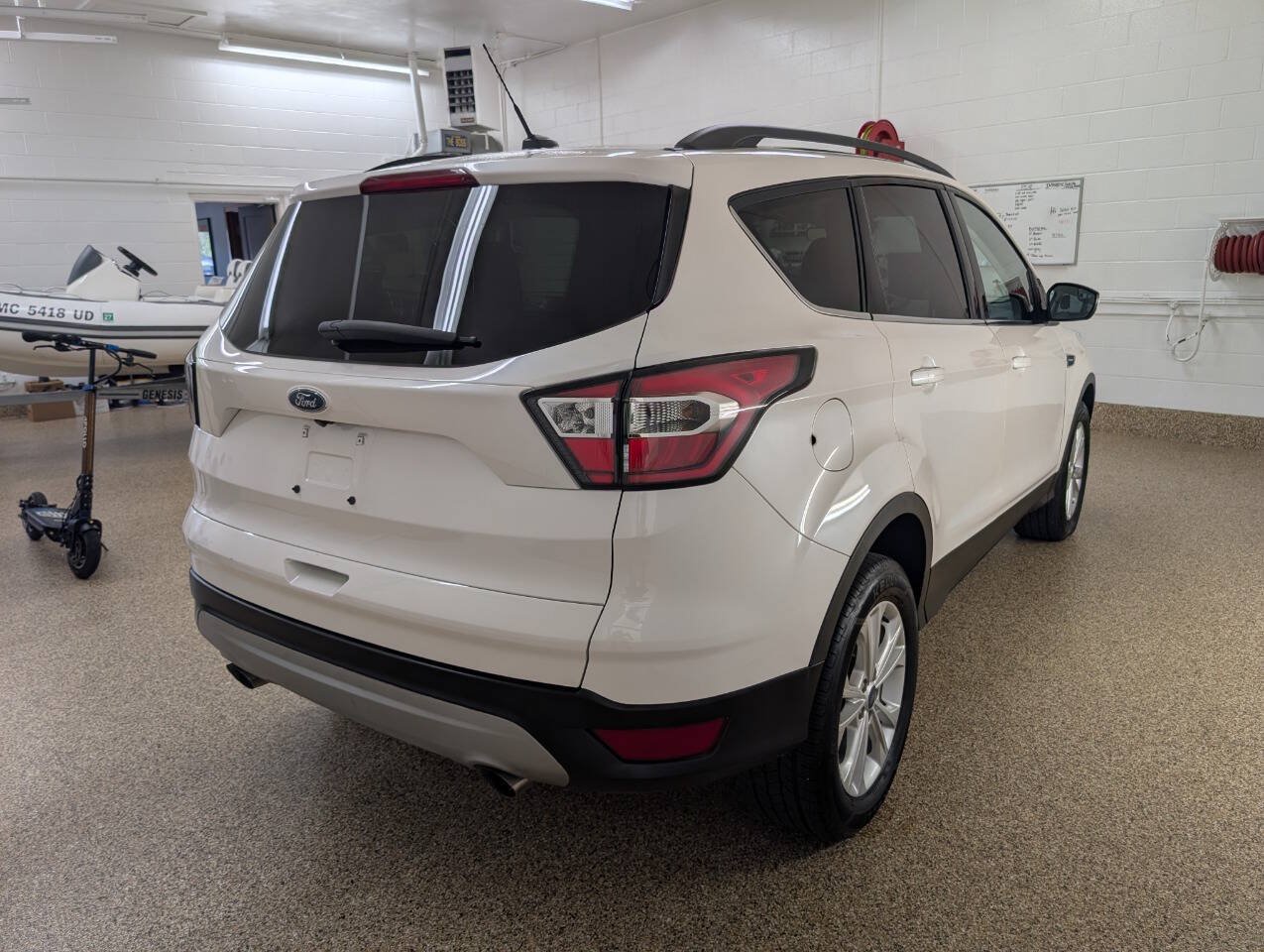 Used 2018 Ford Escape SE AWD/4WD image 4