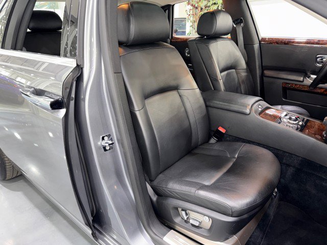Used 2010 Rolls-Royce Ghost image 61