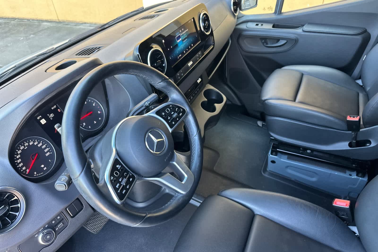 Used 2022 Mercedes-Benz Sprinter 2500 image 7