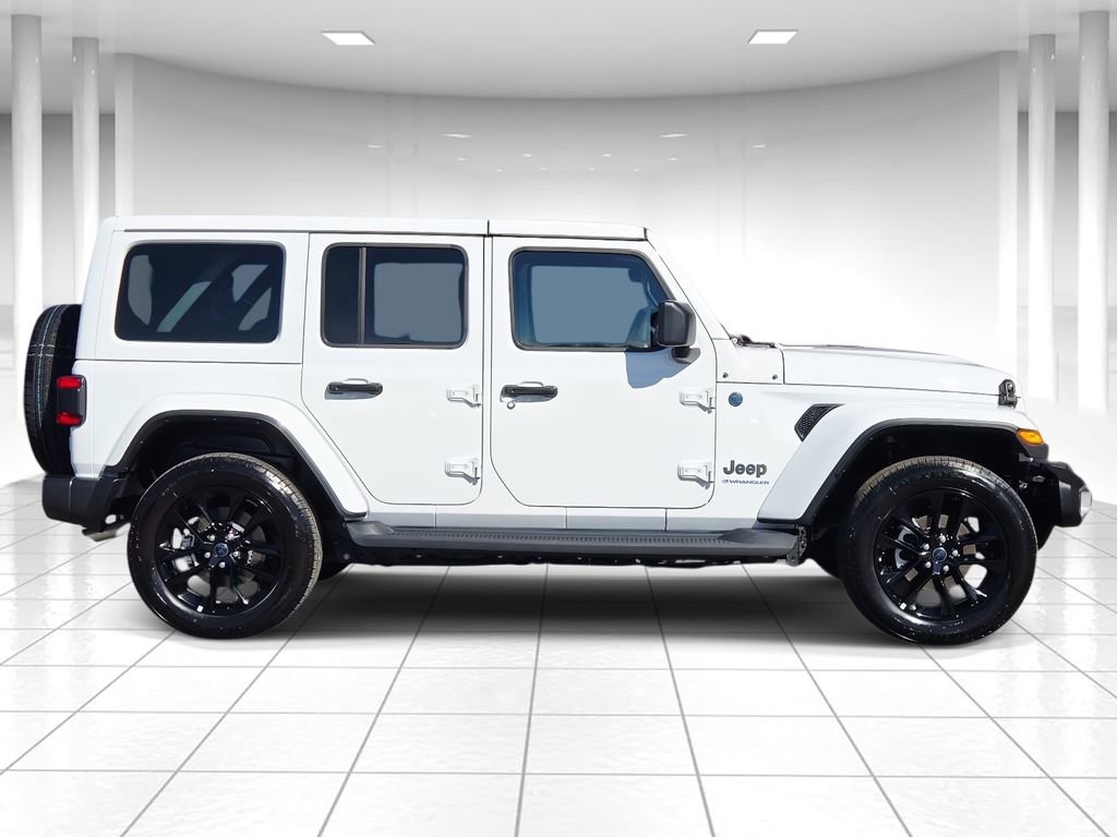 Used 2025 Jeep Wrangler Unlimited Sahara image 2