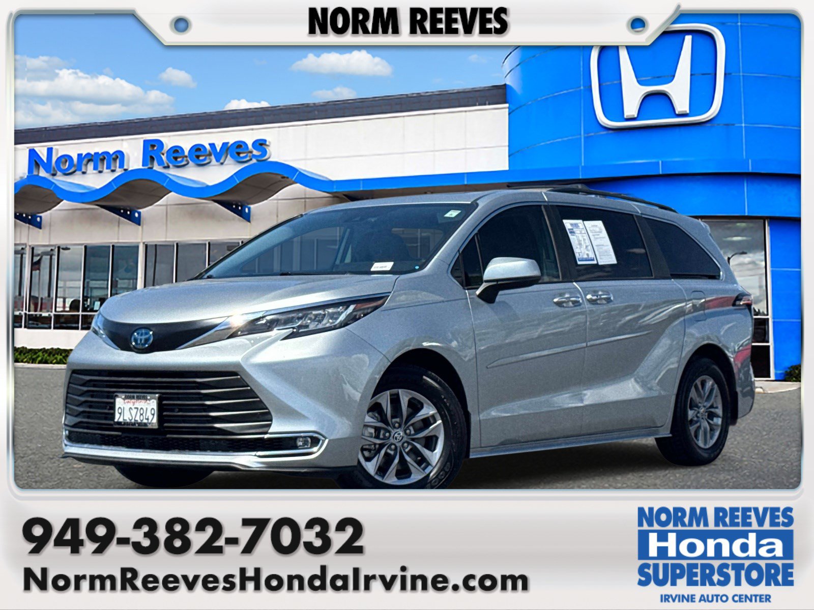 Used 2022 Toyota Sienna XLE FWD image 1