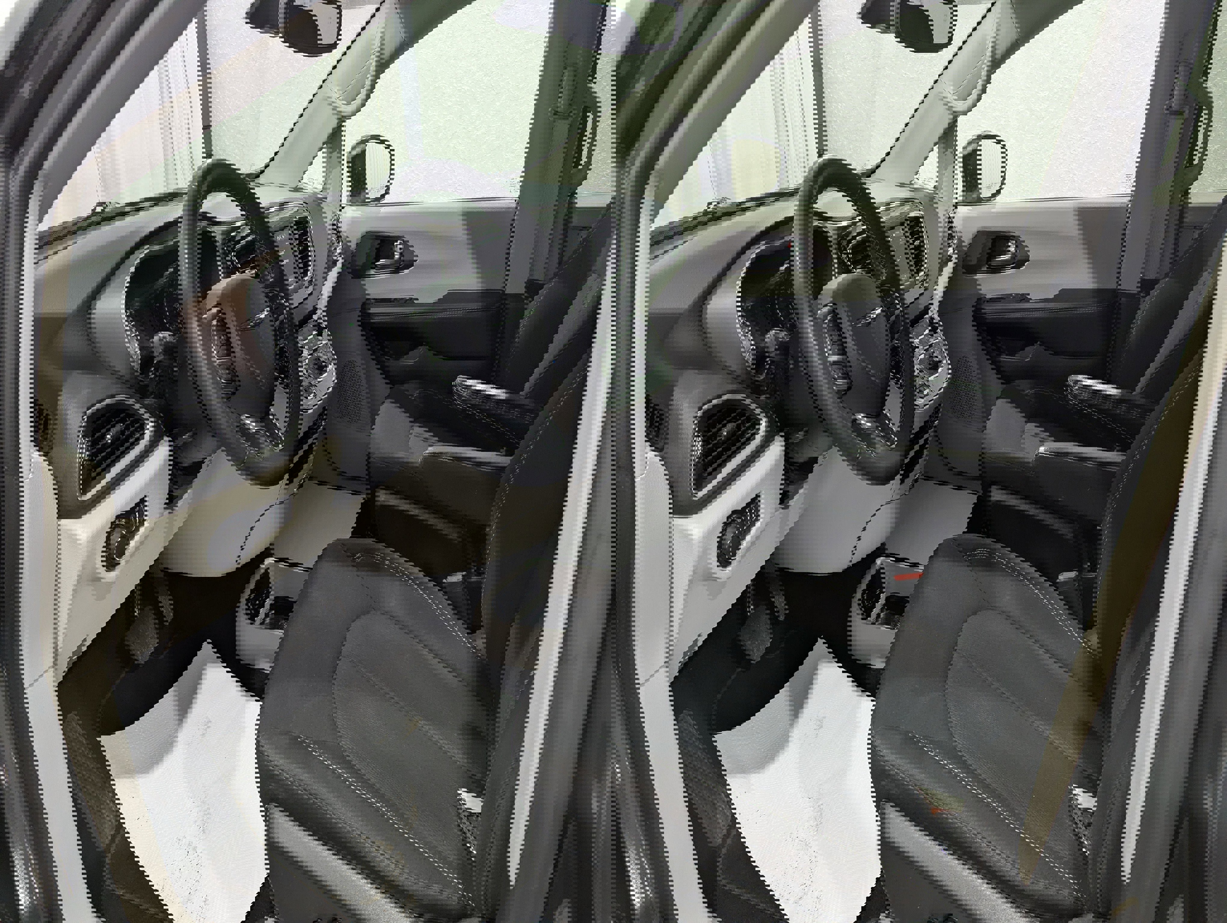 Used 2023 Chrysler Voyager LX image 16