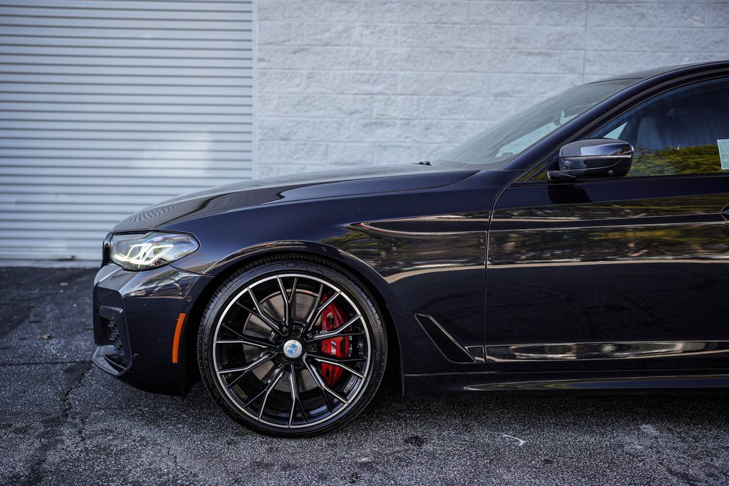 Used 2023 BMW M550i xDrive w/ Dynamic Handling Package image 10