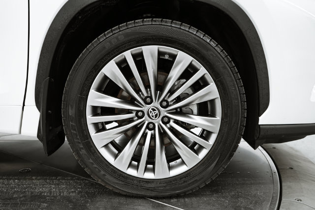 Used 2021 Toyota Highlander Platinum AWD/4WD image 9