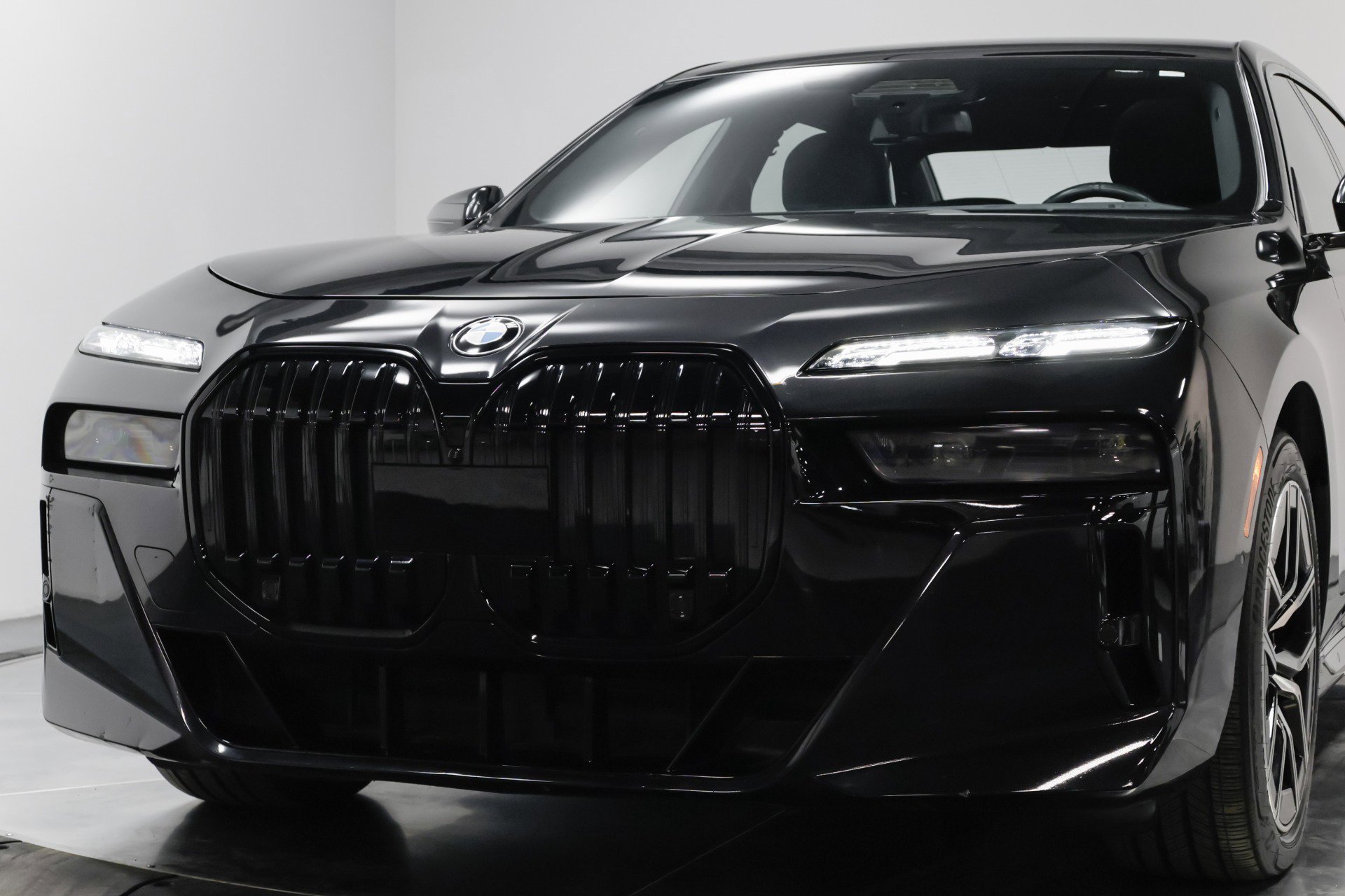 Used 2023 BMW 760i xDrive w/ Executive Package image 66