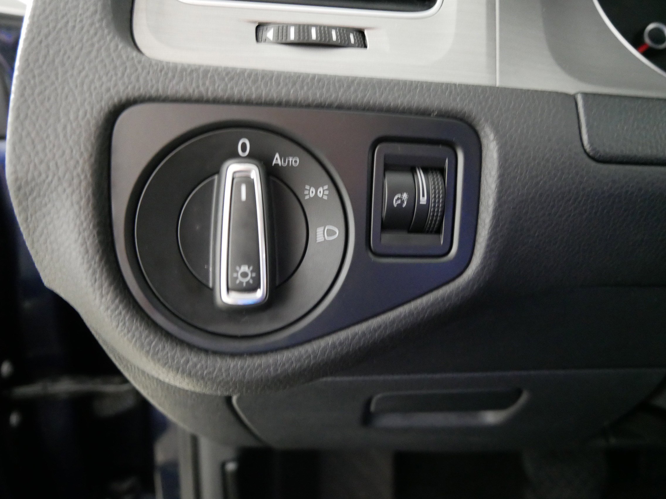 Used 2016 Volkswagen Golf Limited Edition image 26