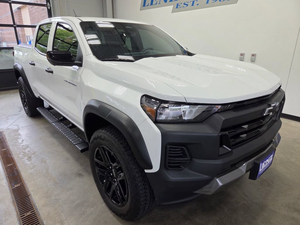 Used 2023 Chevrolet Colorado Trail Boss w/ Technology Package AWD/4WD image 2