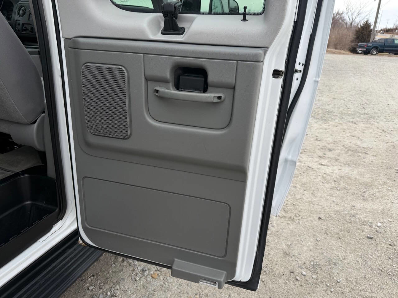 Used 2013 Ford E-350 and Econoline 350 XLT image 24