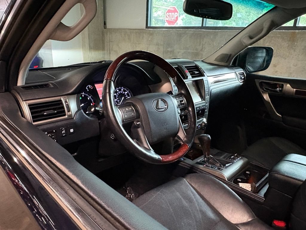 Used 2017 Lexus GX 460 Premium w/ Premium Package AWD/4WD image 4