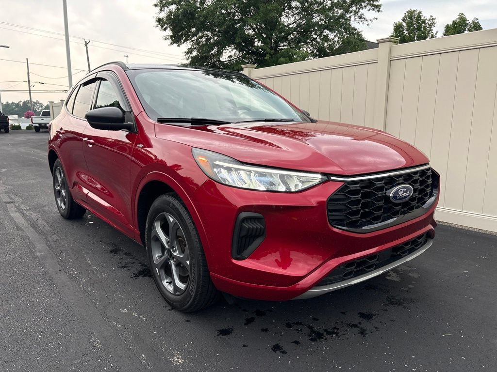 Used 2023 Ford Escape ST-Line w/ Tech Pack #1 AWD/4WD video 2