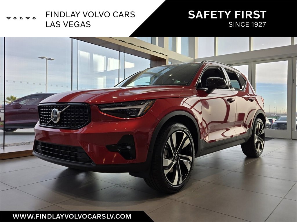 New 2025 Volvo XC40 B5 Ultra w/ Climate Package