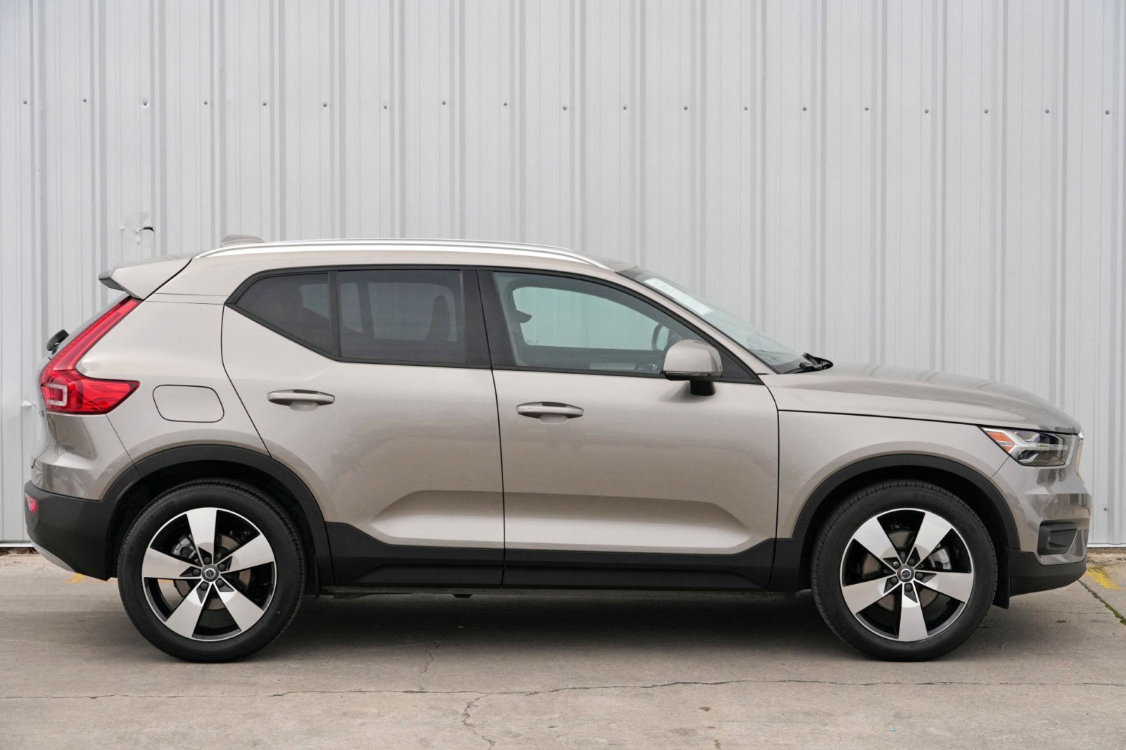 Used 2022 Volvo XC40 T5 Momentum w/ Premium Package image 51