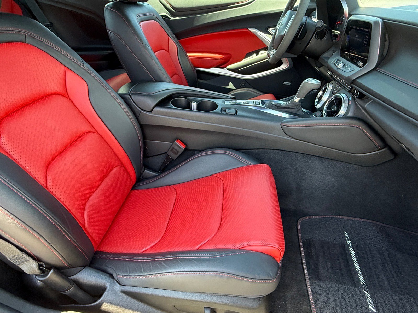 Used 2024 Chevrolet Camaro LT RWD image 10