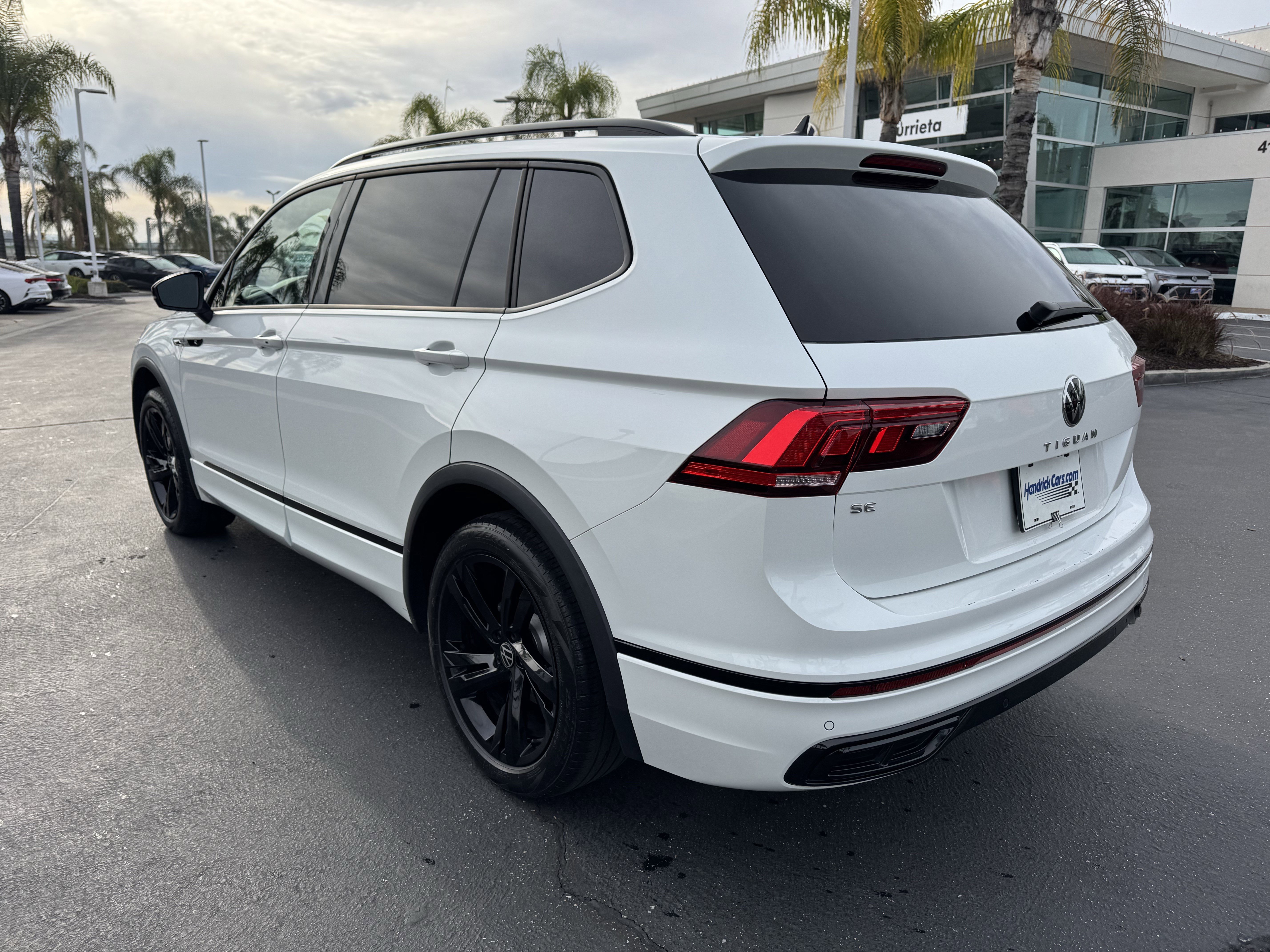 Used 2023 Volkswagen Tiguan SE R-Line image 8