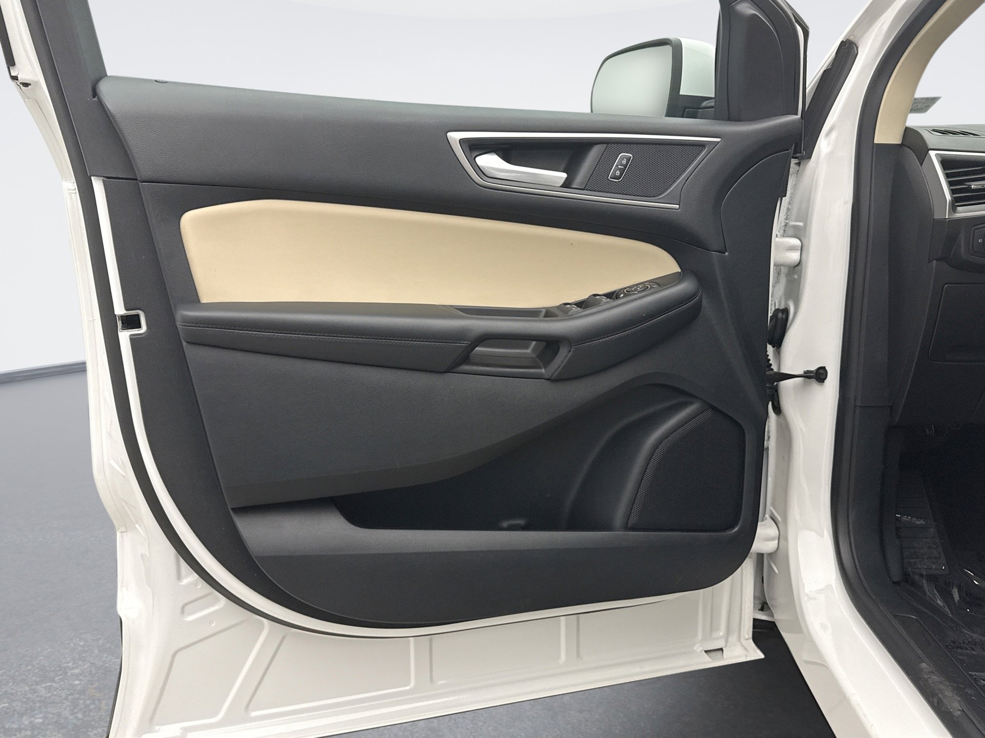 Used 2023 Ford Edge SEL w/ Convenience Package AWD/4WD image 9