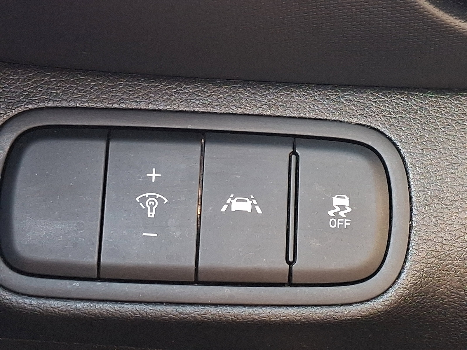 Used 2020 Hyundai Venue SEL w/ Convenience Package FWD image 24