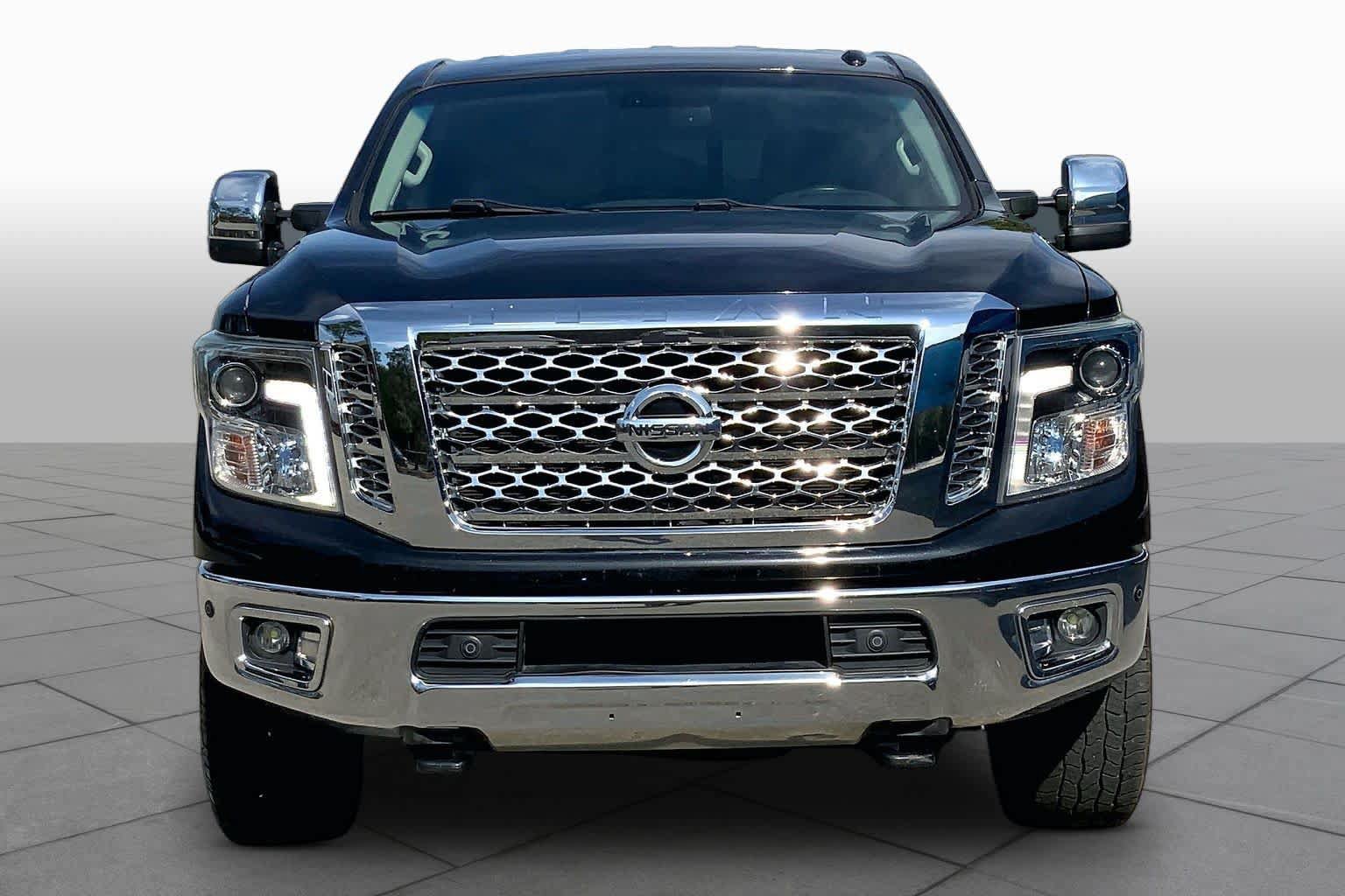 Used 2019 Nissan Titan SL w/ Chrome Package AWD/4WD image 4