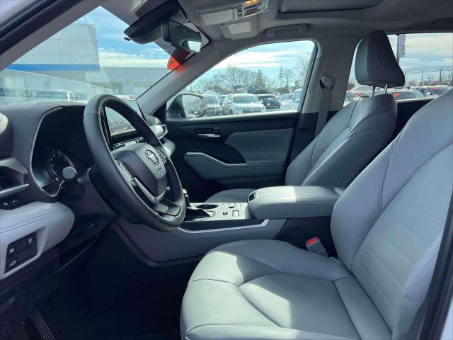 Used 2026 Toyota Highlander XLE image 15