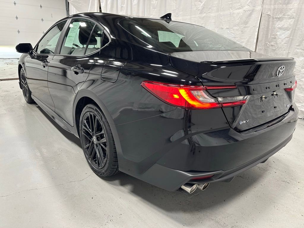 Used 2025 Toyota Camry SE image 5