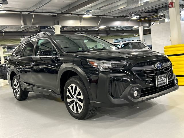 Used 2023 Subaru Outback Premium image 1