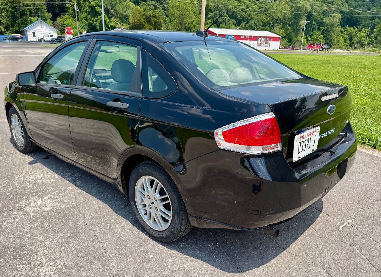 Used 2010 Ford Focus SE FWD image 10