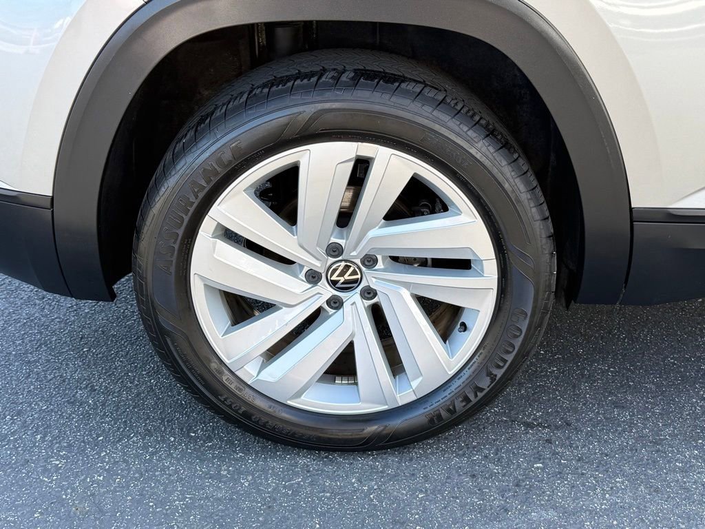 Certified 2022 Volkswagen Atlas Cross Sport SE image 9