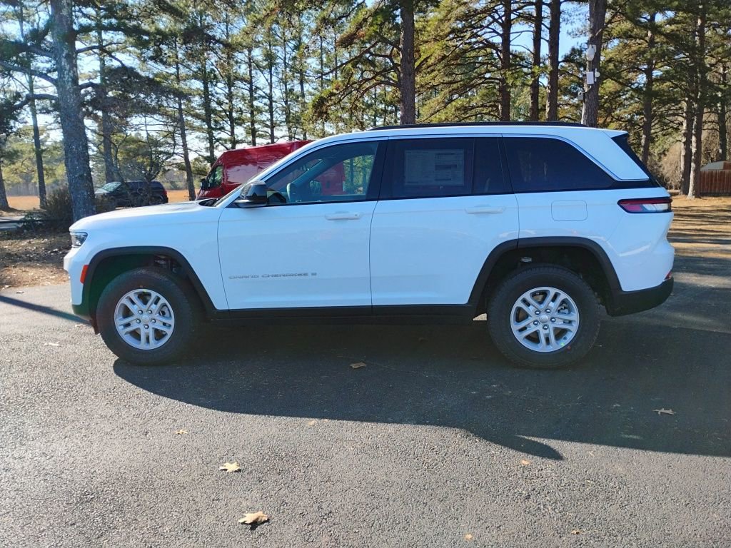 New 2025 Jeep Grand Cherokee Laredo w/ Trailer Tow Package image 8