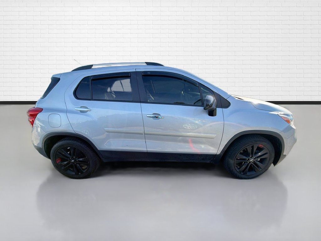 Used 2019 Chevrolet Trax LT w/ Sun & Sound Package FWD image 10