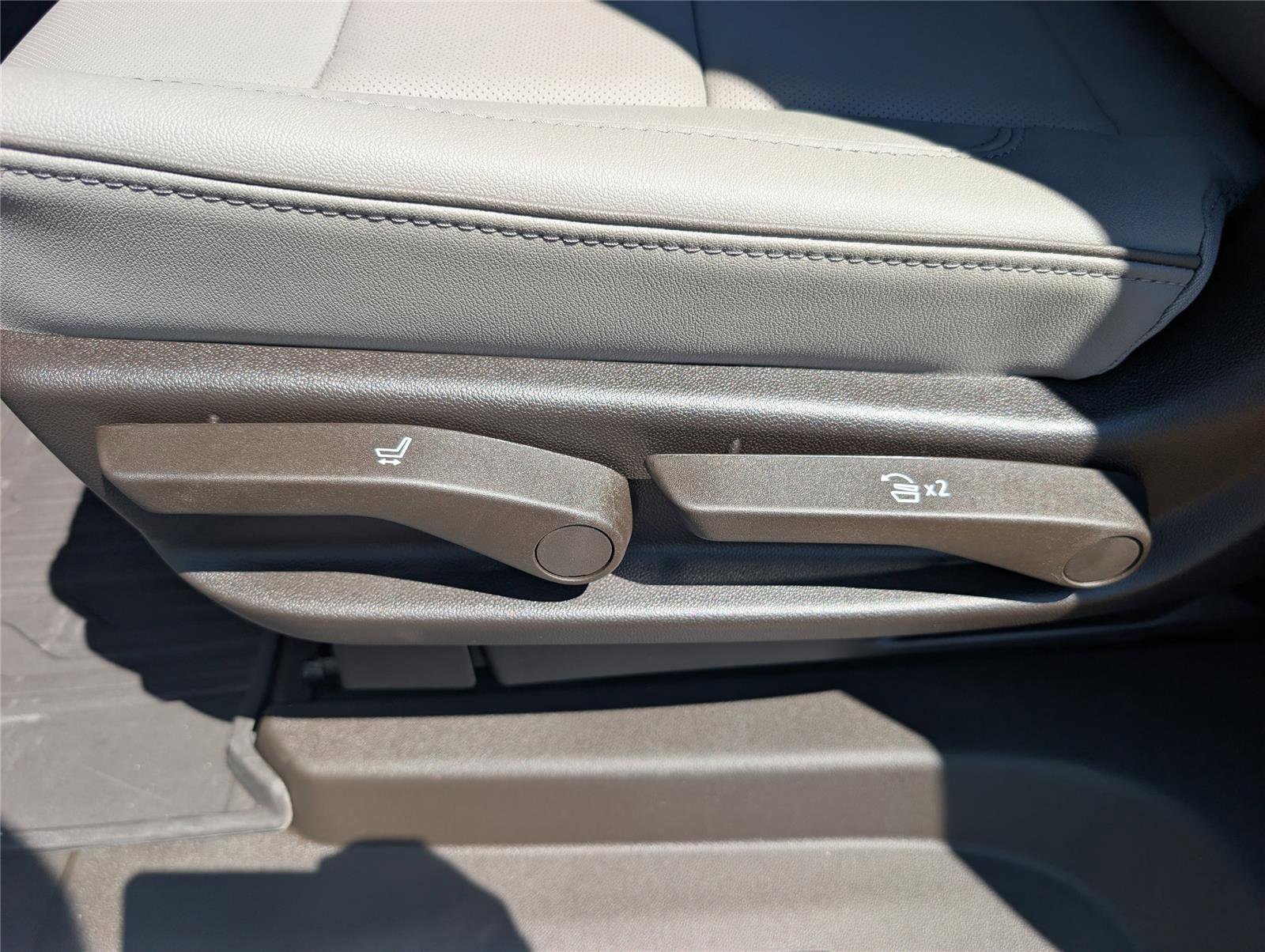 New 2026 GMC Yukon XL Elevation w/ Elevation Premium Package image 17