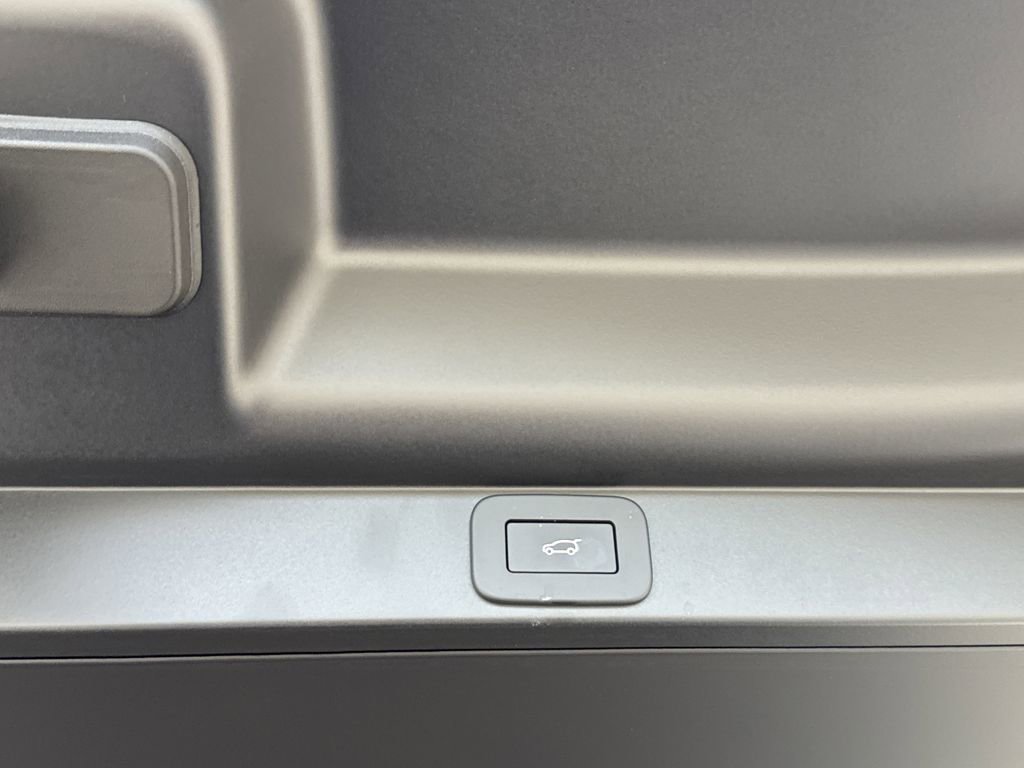 New 2025 Land Rover Range Rover SE image 13