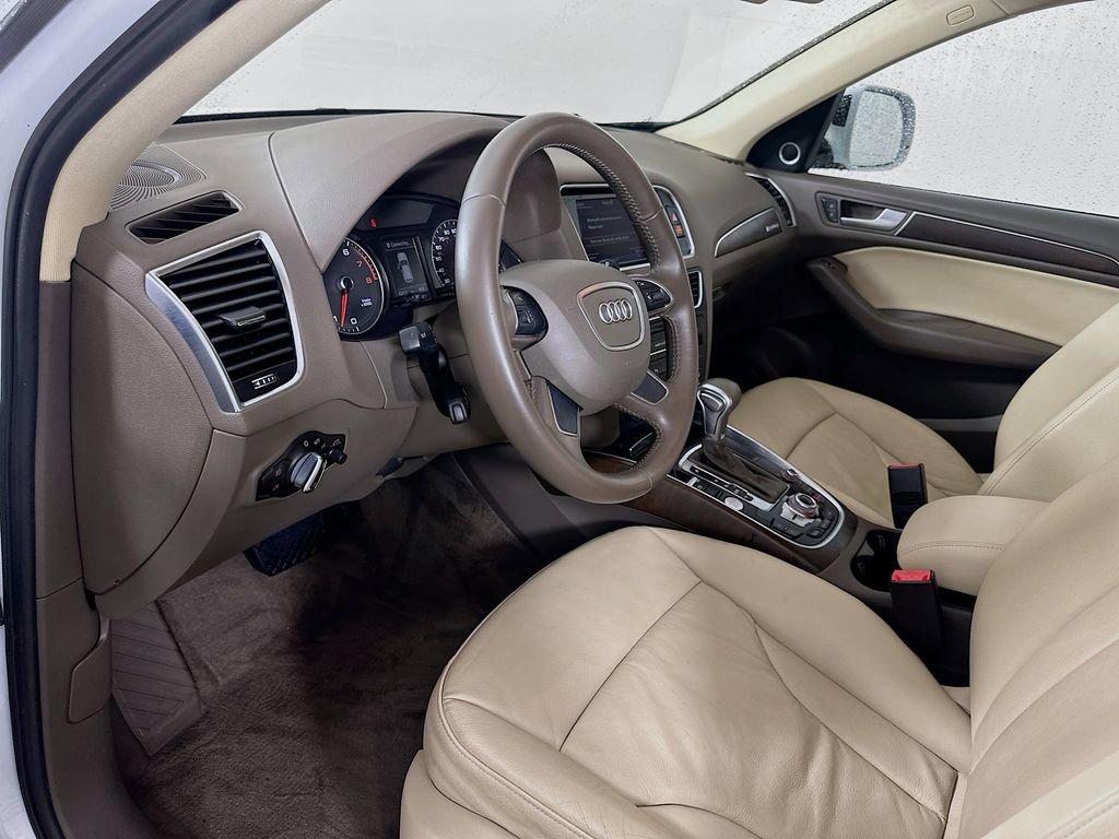 Used 2017 Audi Q5 2.0T Premium Plus w/ Technology Package image 9