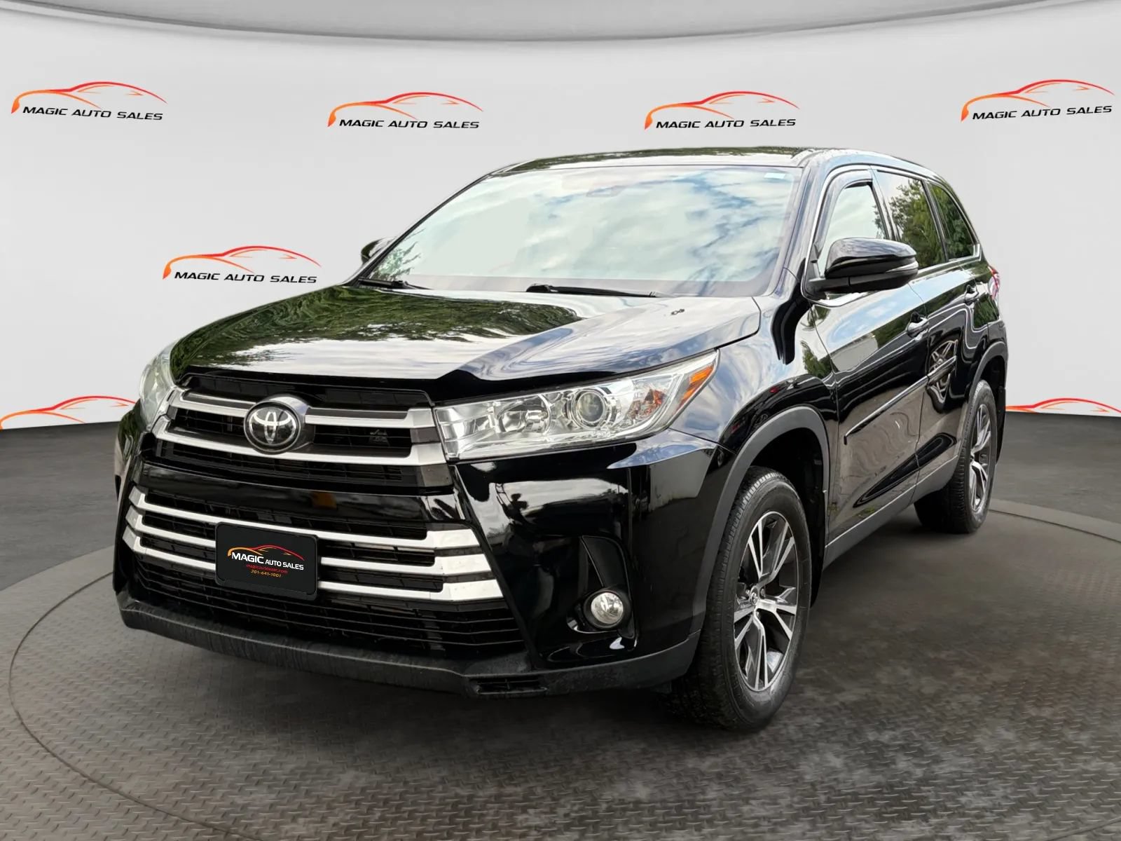 Used 2019 Toyota Highlander Plus w/ Protection Package #3 AWD/4WD image 1
