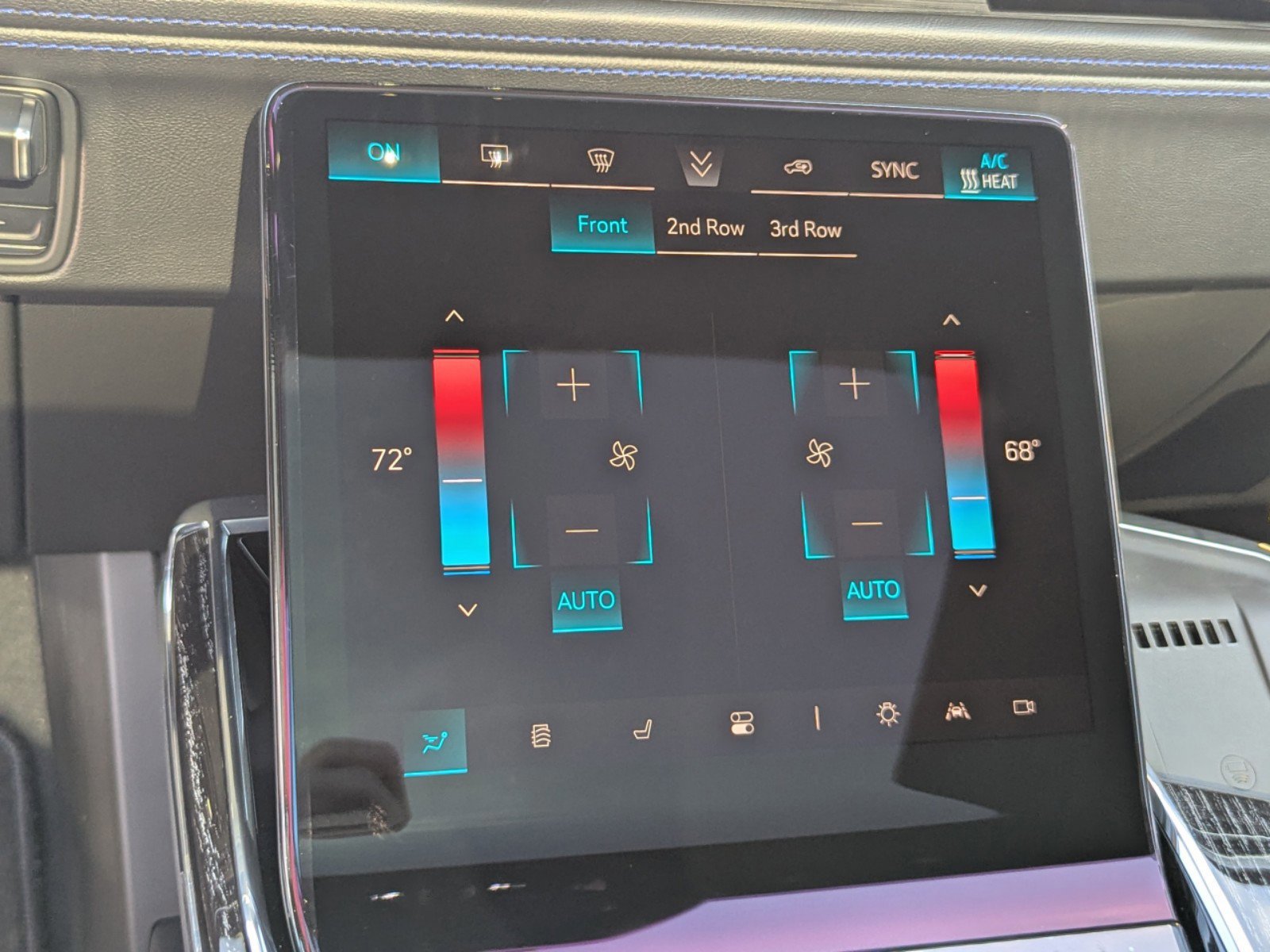 New 2025 Cadillac Escalade IQ Luxury 1 w/ Smart Trailering package AWD/4WD image 27